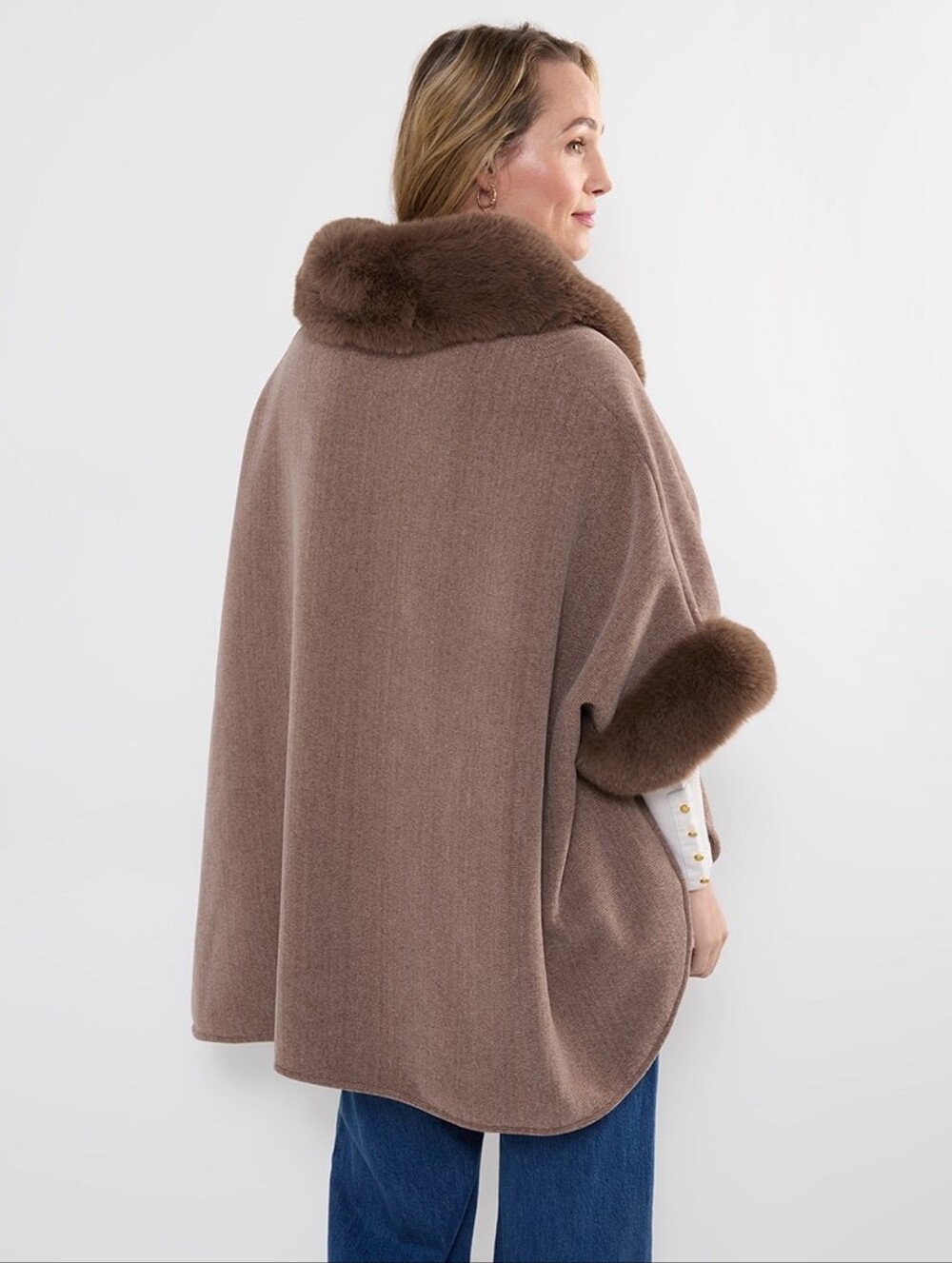 NWOT  Faux Fur Soft Suede WrapCA$‌115.00